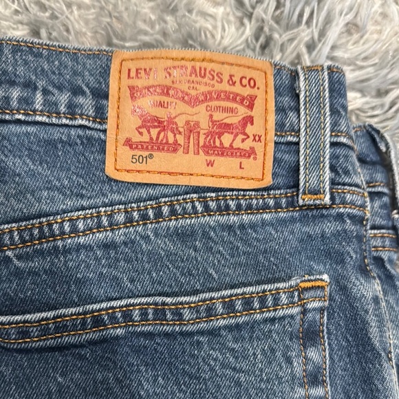 Levi's CAPRI Blue Denim Jeans with Signature Patch - Picture 2 of 12